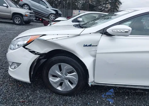 2015 Hyundai Sonata Hybrid from USA, damaged, VIN KMHEC4A43FA135378